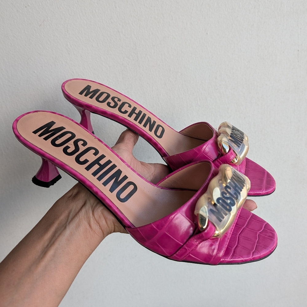 Moschino Chain Group Pink Croc Embossed Leather Logo Mules Sandals 9